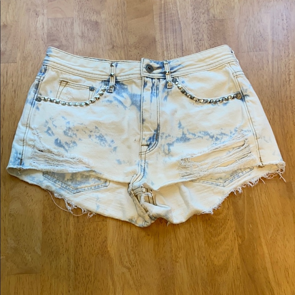 Bleach washed high wasted shorts